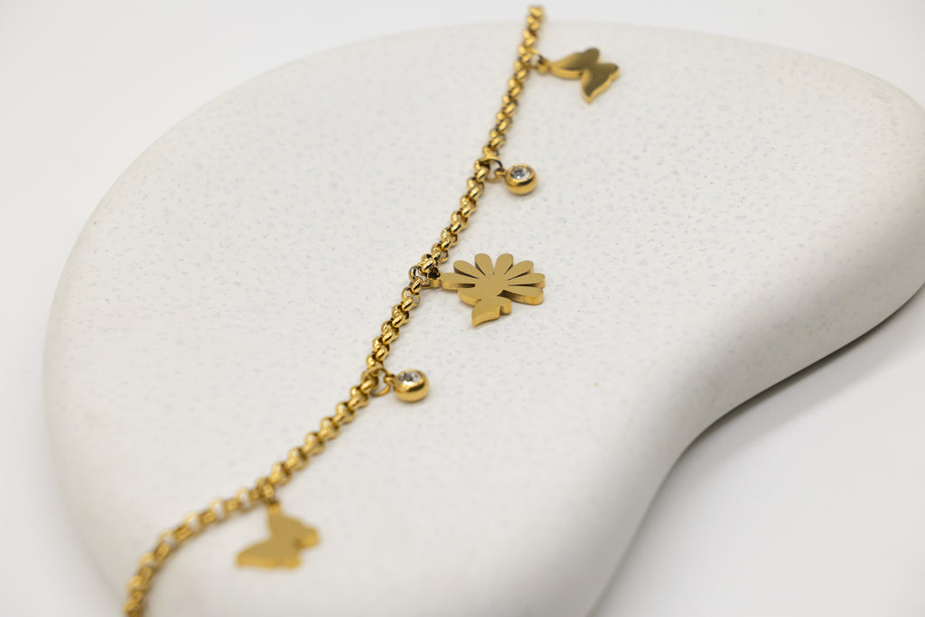 Plain Gold butterly Bracelet