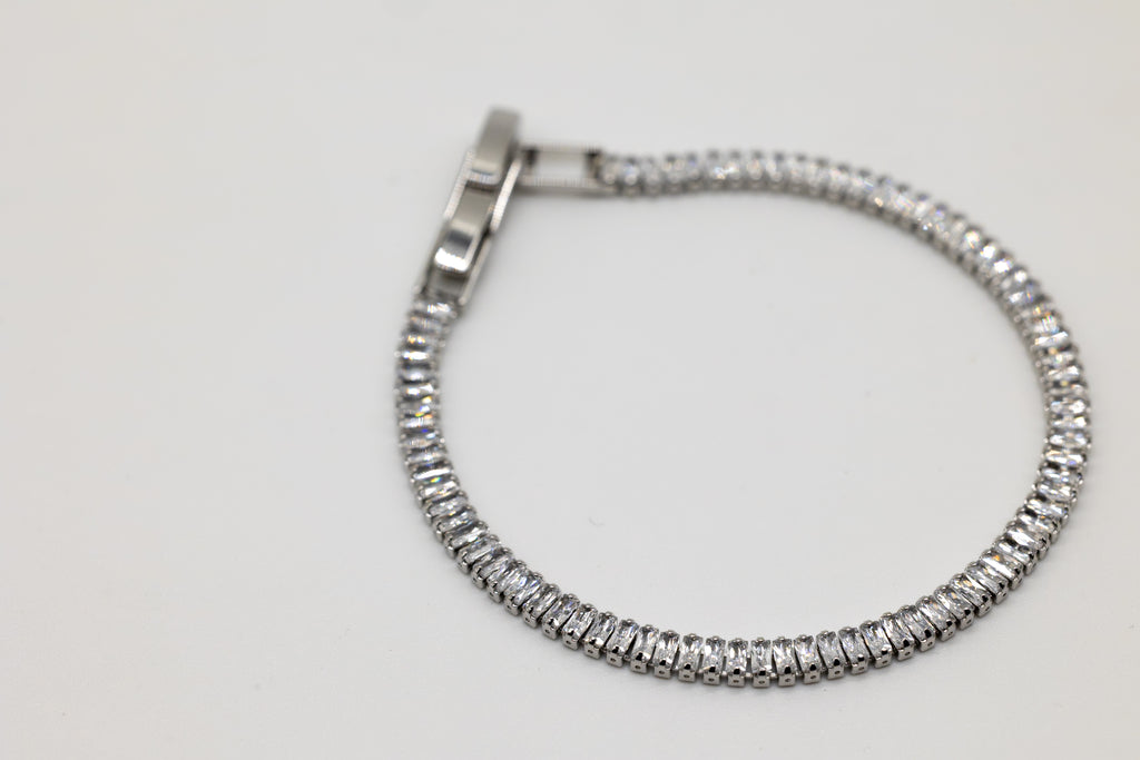 White Single strand plain bracelet