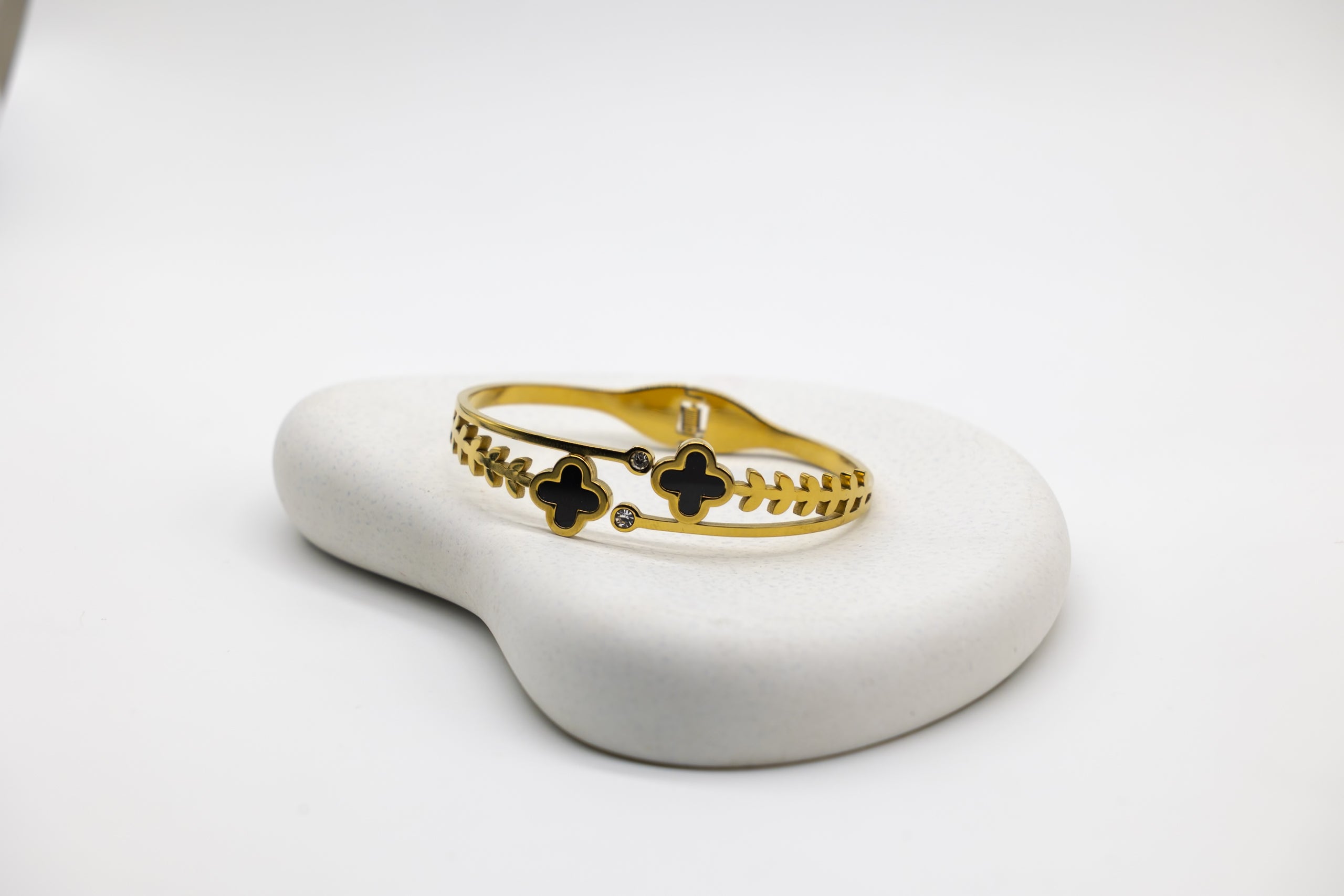 Noir Clover Duo Cuff