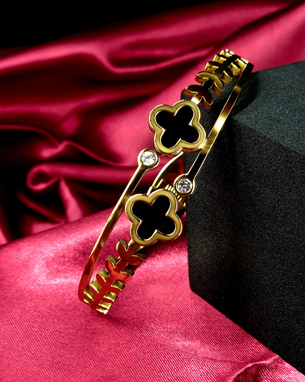 Noir Clover Duo Cuff