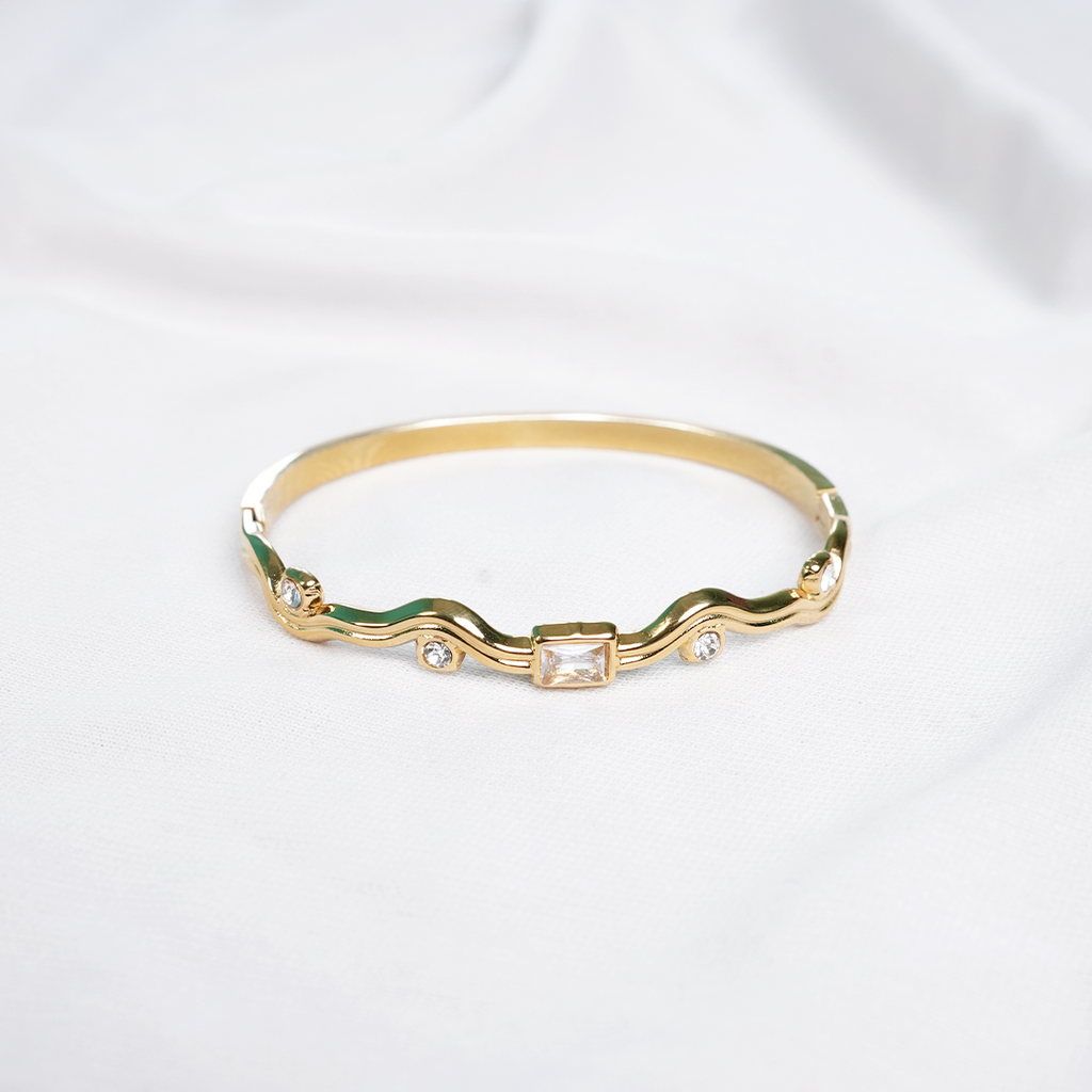 Lumière Arc Cuff