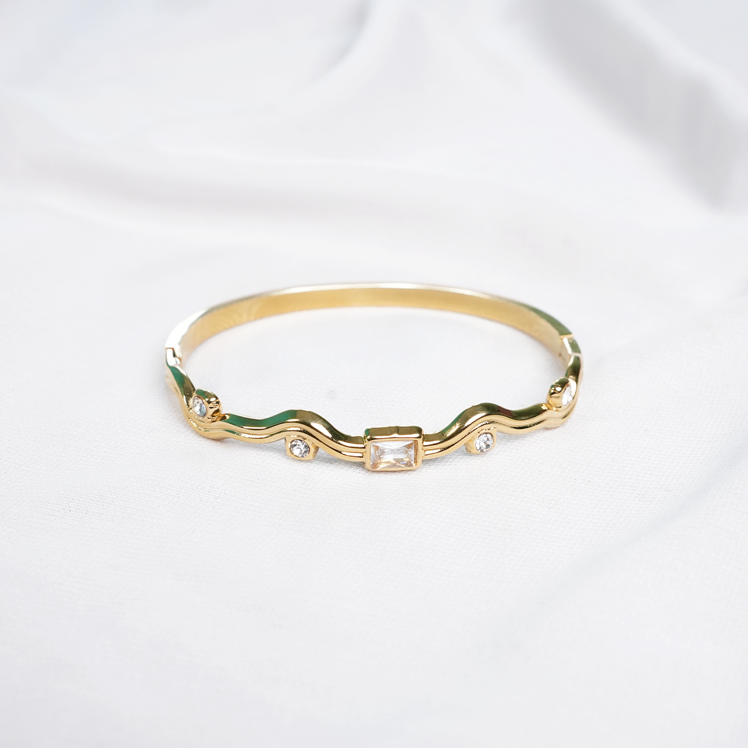 Lumière Arc Cuff