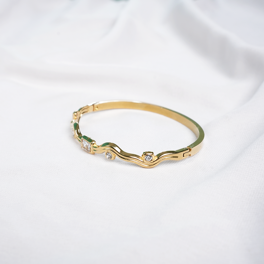 Lumière Arc Cuff
