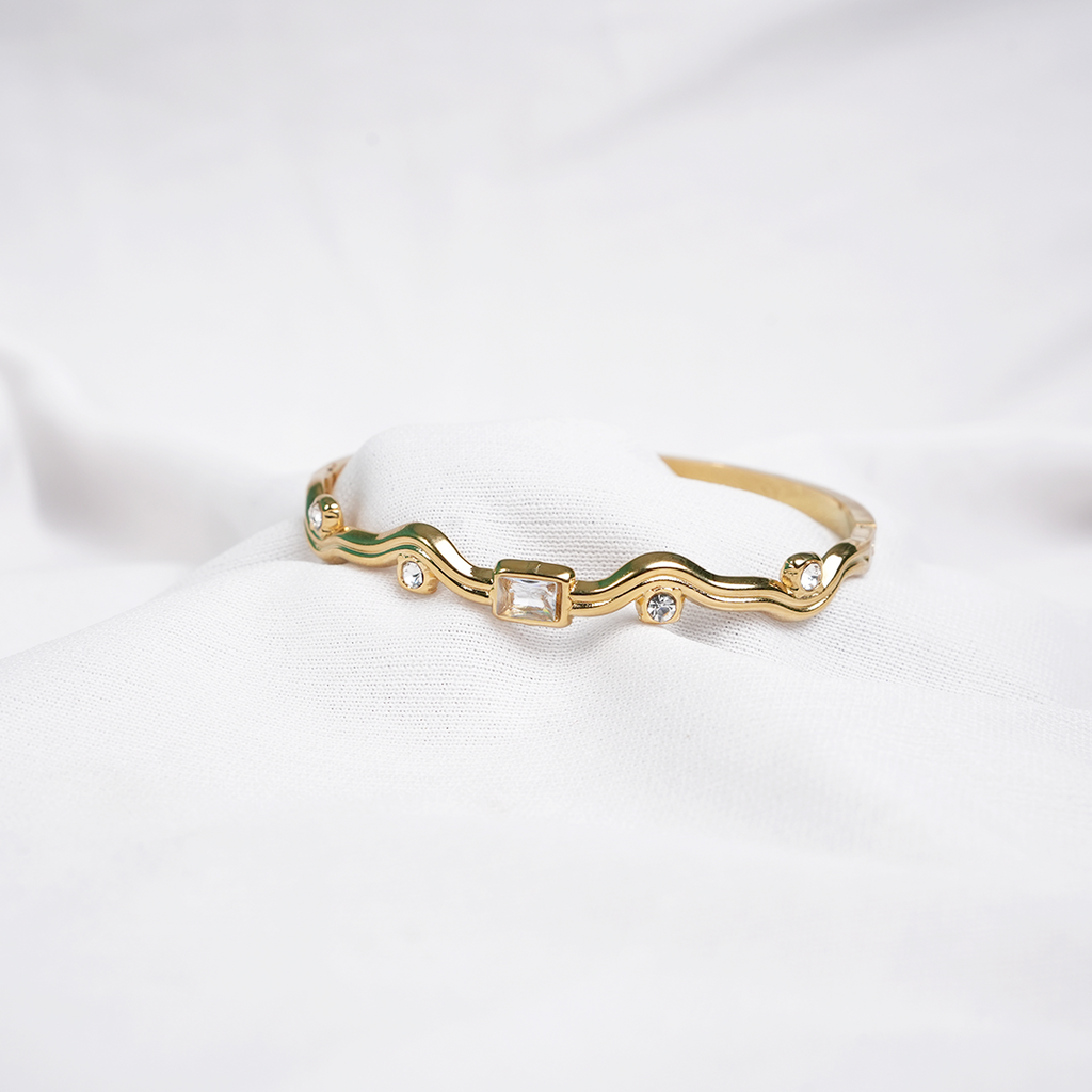 Lumière Arc Cuff
