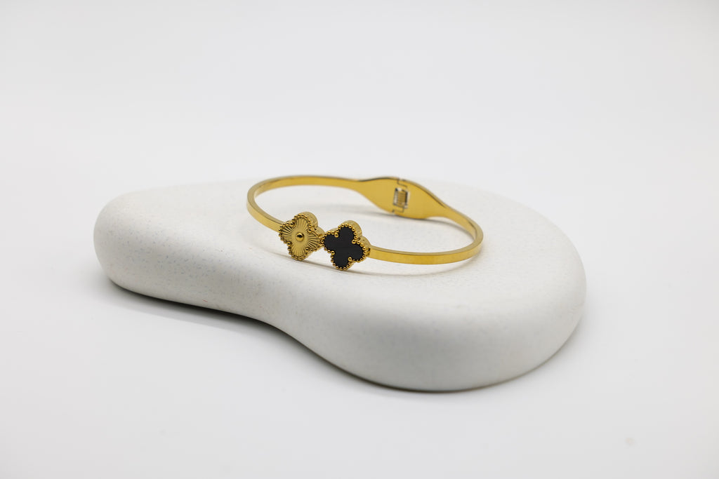 1Black 1 gold Clove