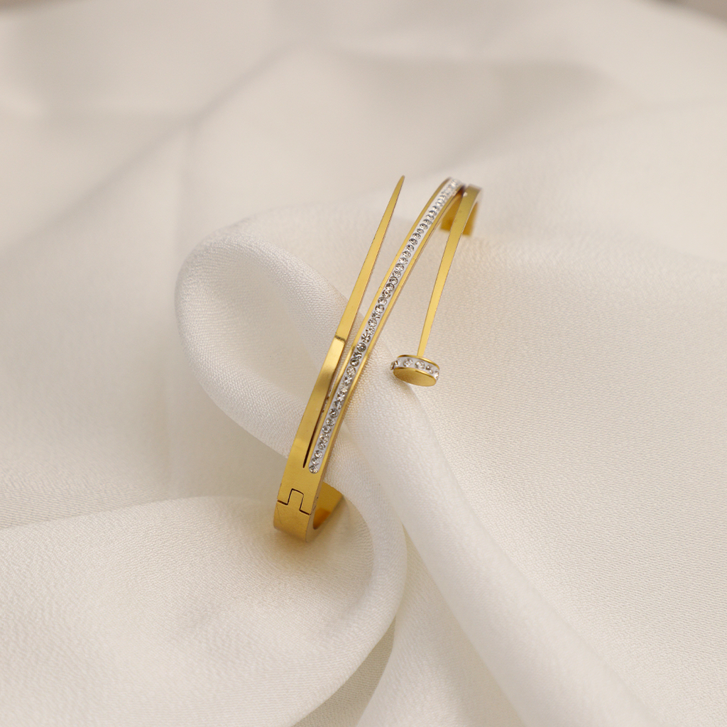 Nail Curve Cuff