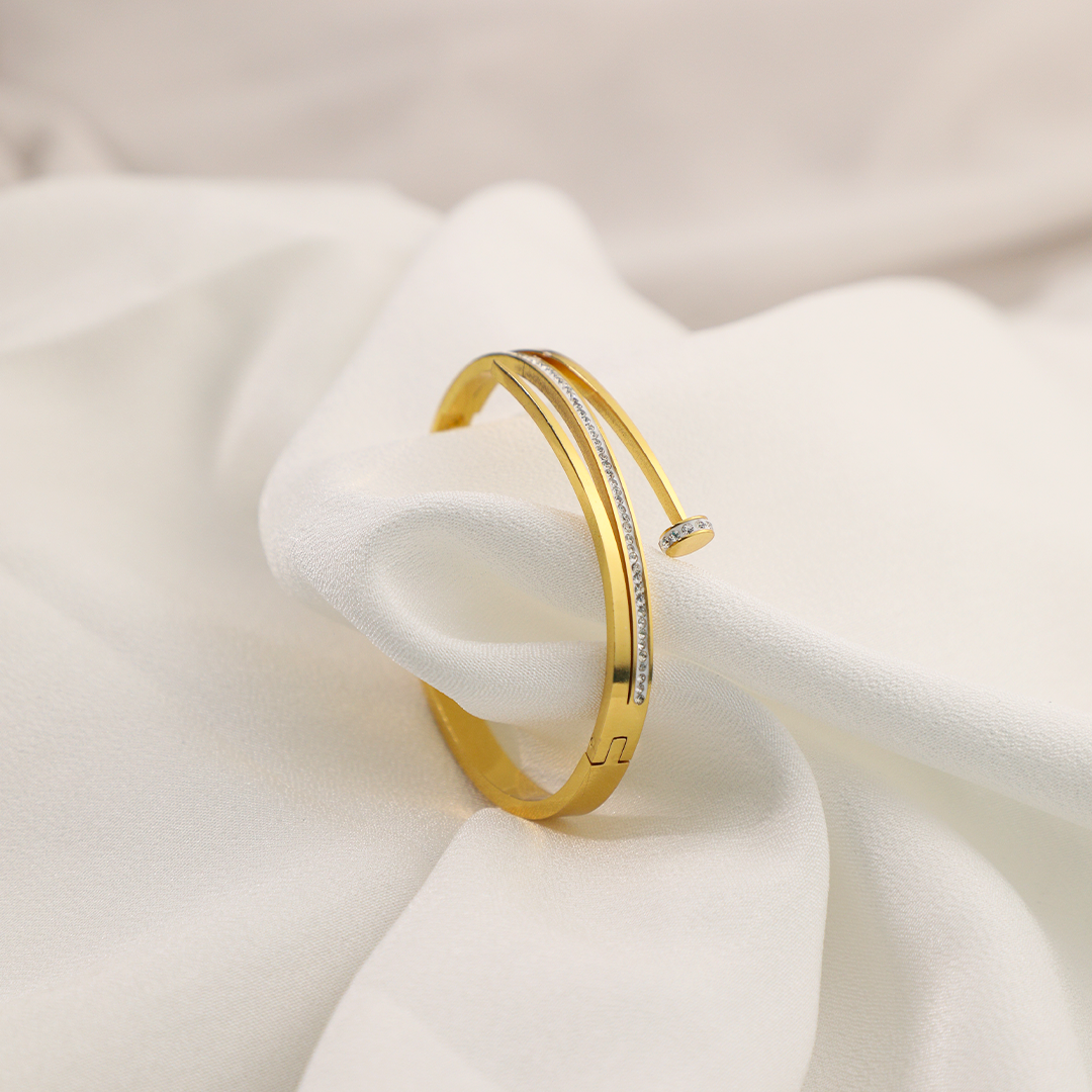 Nail Curve Cuff