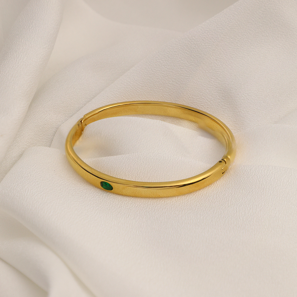 Plain with a green stone