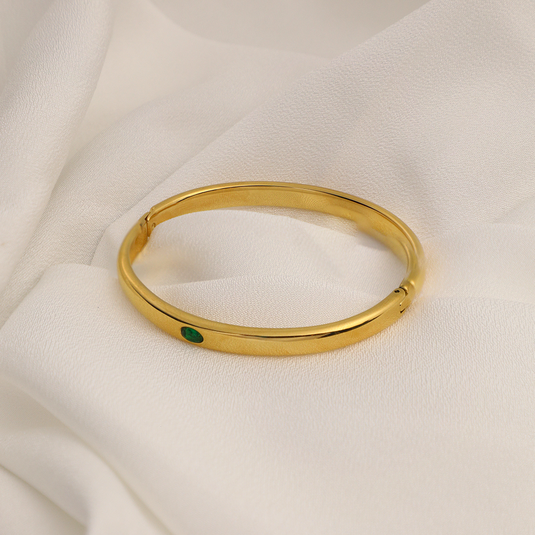 Plain with a green stone