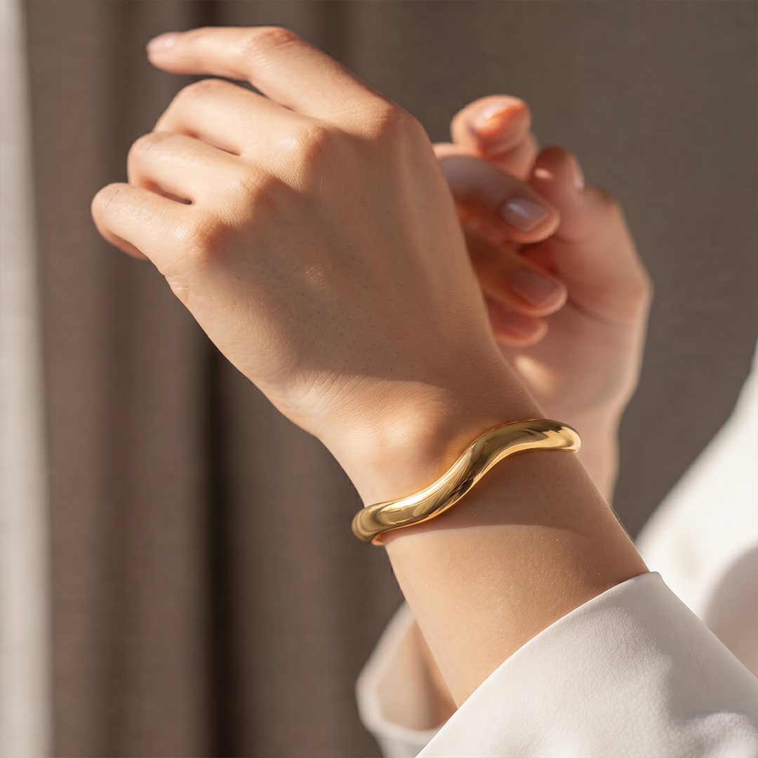 Classic Curve Cuff