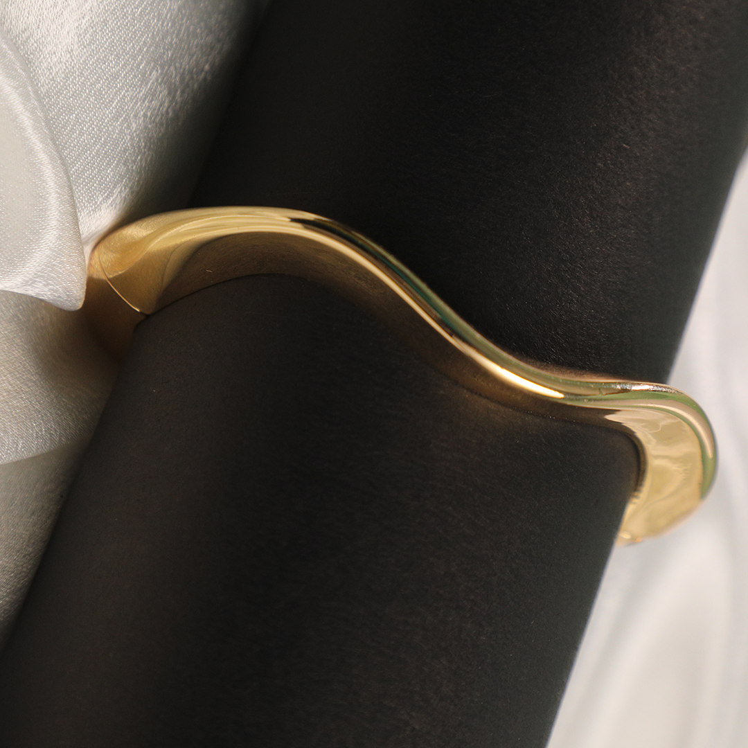 Classic Curve Cuff