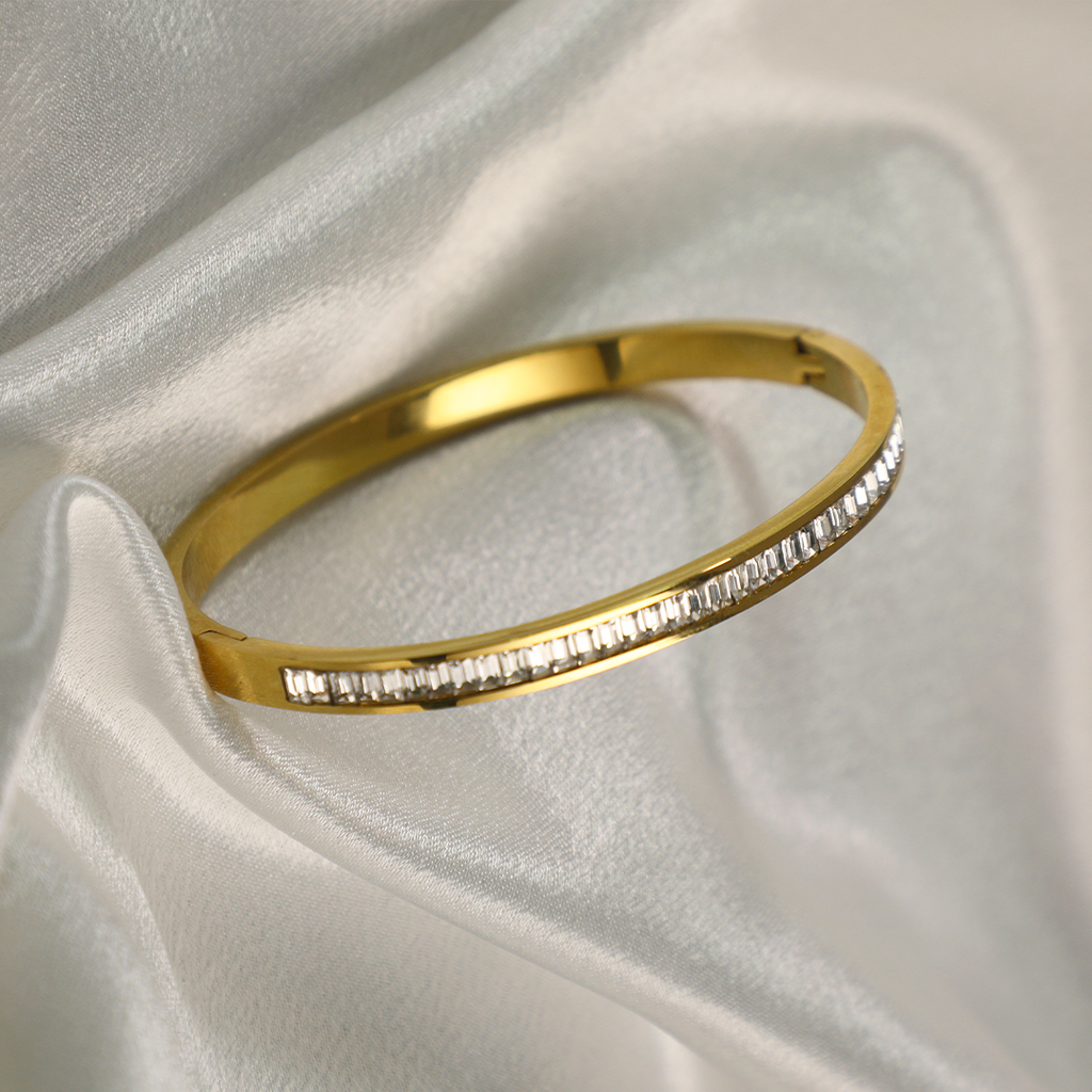 Stone like tennis bracelet design but vertical rectangle